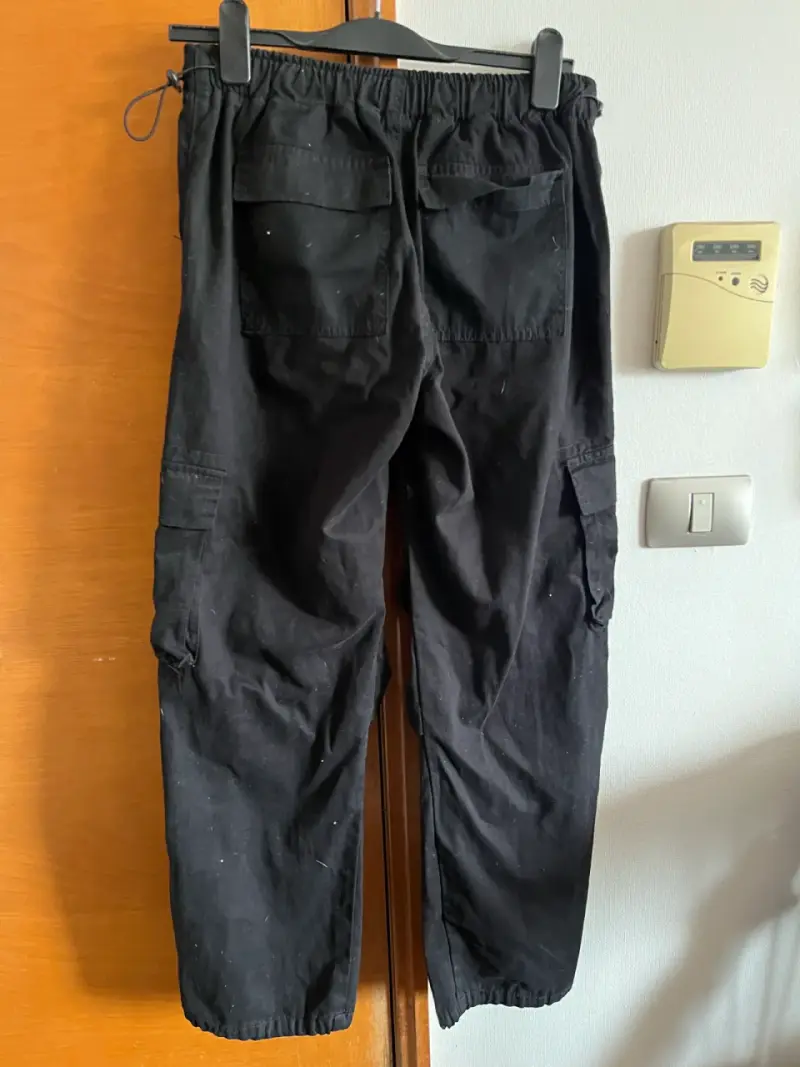 Pantalones cargo negros unisex con bolsillos - 2