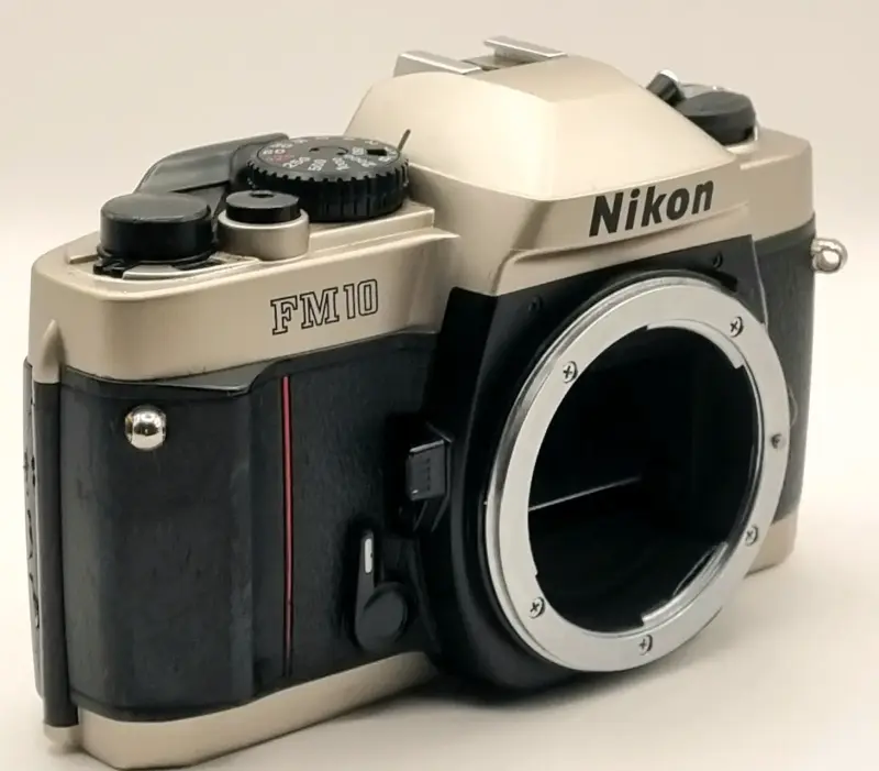 Cámara Nikon FM10 con lente 28-200mm - 4