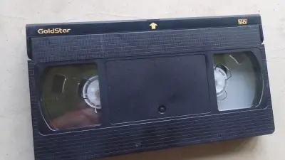 Cinta VHS GoldStar Cría Cuervos Carlos Saura - miniatura 1