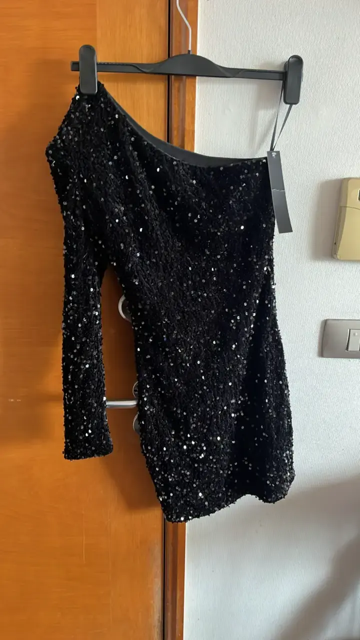 Vestido corto negro con lentejuelas - 2