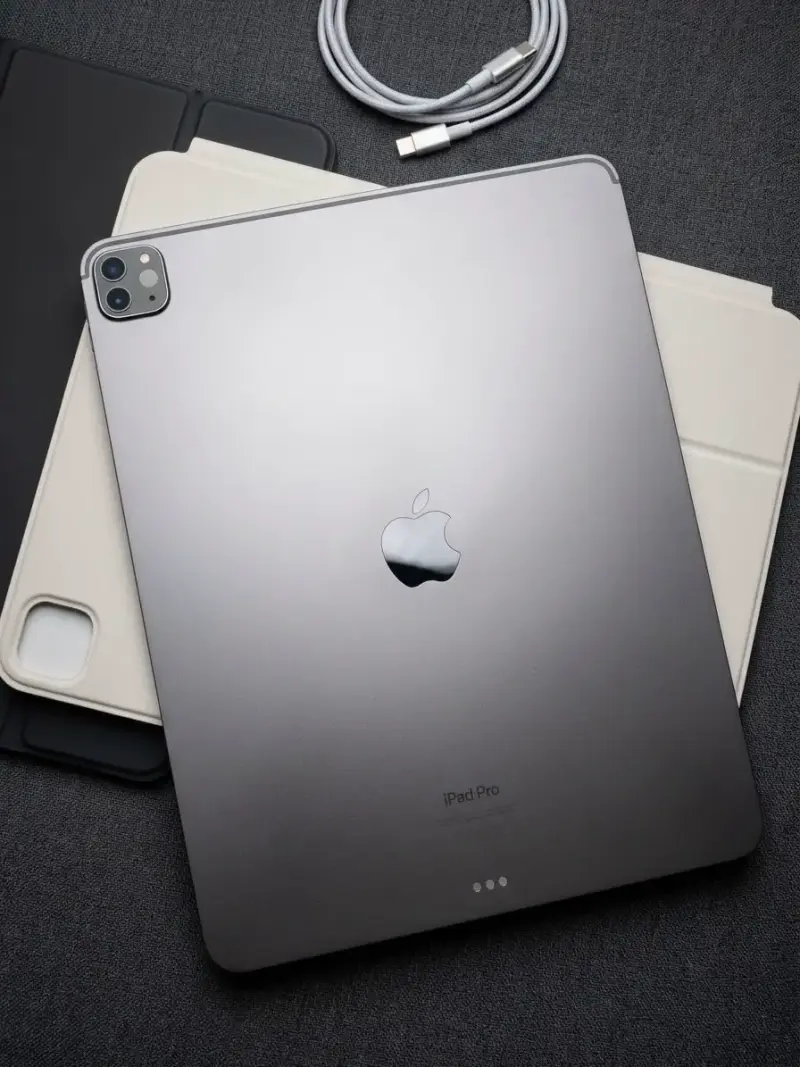 iPad Pro 12.9” sexta generación chip M2 256gb - 1
