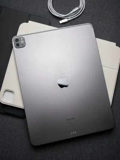 iPad Pro 12.9” sexta generación chip M2 256gb - miniatura 1