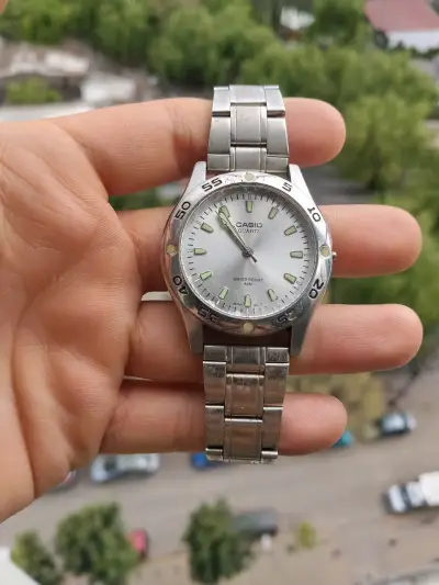 Reloj Casio Quartz resistente al agua - miniatura 1
