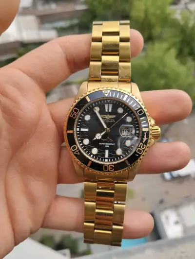 Reloj Invicta Pro Diver dorado resistente al agua - miniatura 1