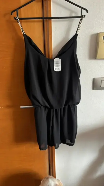 Vestido negro con tirantes de cadena - miniatura 1