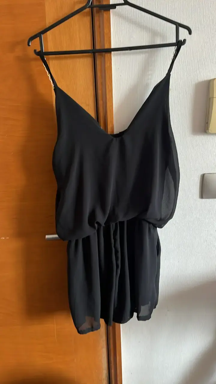 Vestido negro con tirantes de cadena - 2