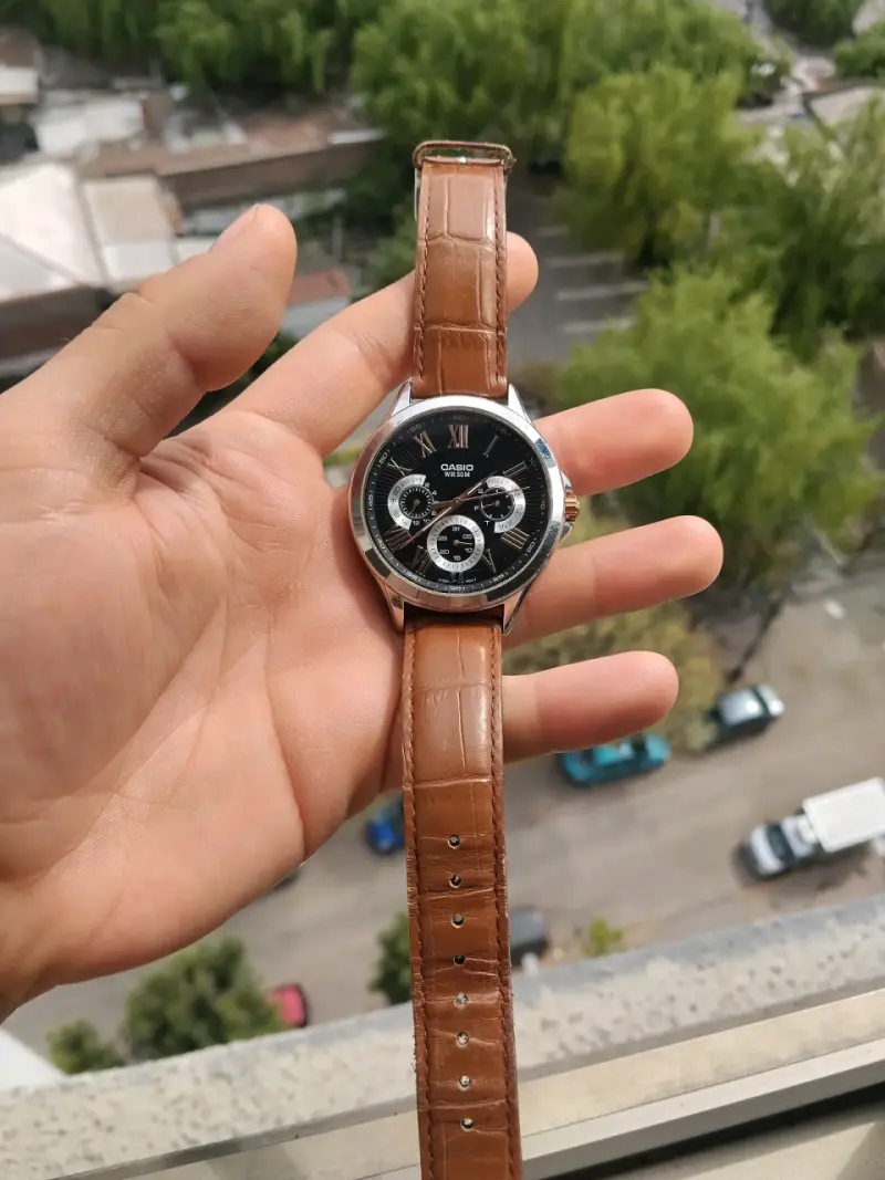 Reloj Casio con Correa de Cuero Marrón - 2
