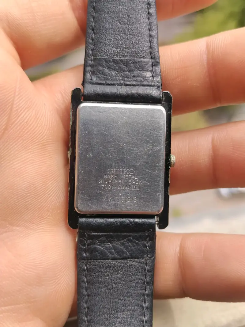 Reloj Seiko Quartz Clásico Negro - 2