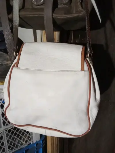 Bolso de cuero blanco con detalles marrones - miniatura 1