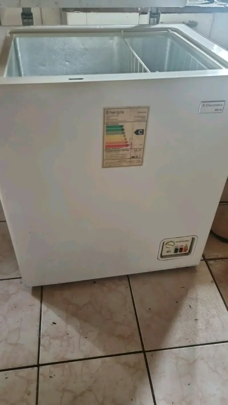 Congelador Electrolux 146L en buen estado - 1