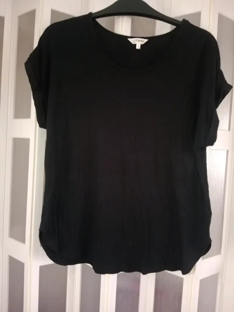 Vestido negro con bordado en lentejuelas - 8