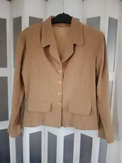 Vestido negro con bordado en lentejuelas - miniatura 12