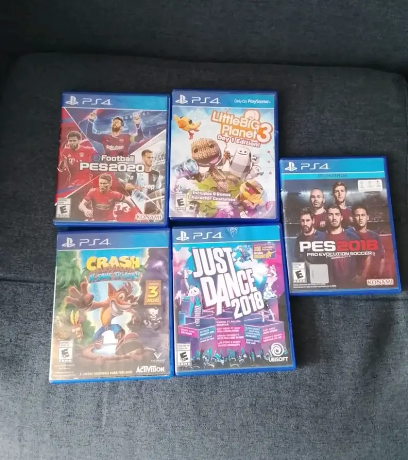 Consola PS4 con dos controles y juegos incluidos - 2