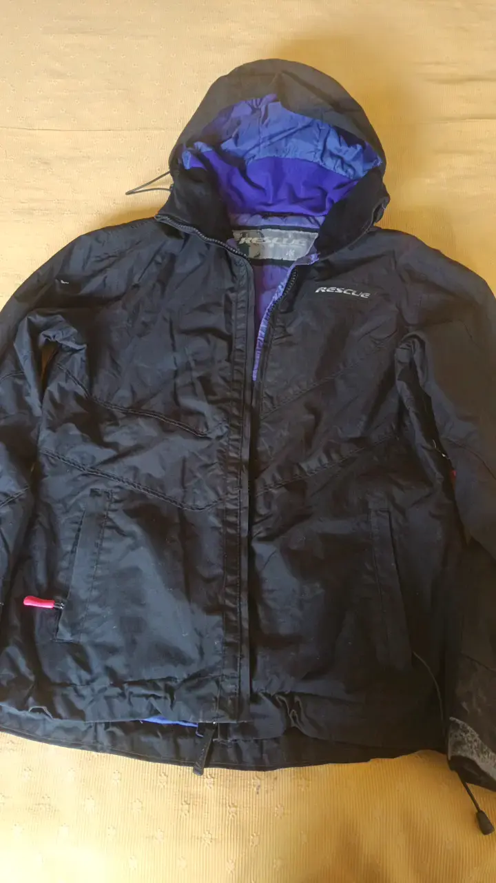Chaqueta impermeable Rescue negra con capucha - 1