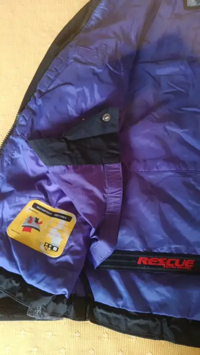 Chaqueta impermeable Rescue negra con capucha - miniatura 3