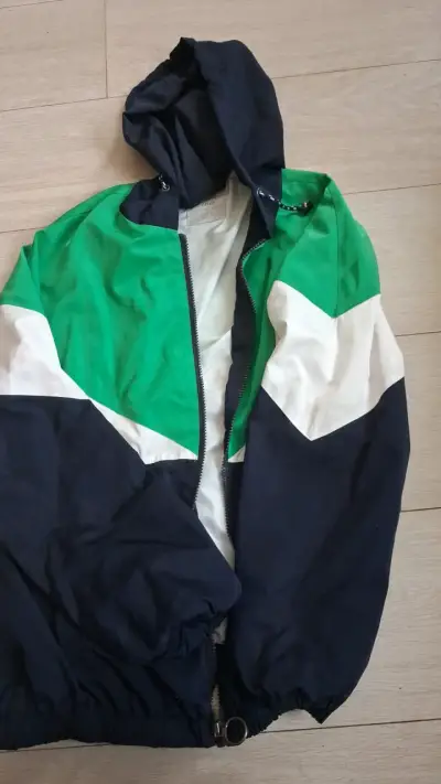 Chaqueta deportiva con capucha verde y azul - miniatura 4
