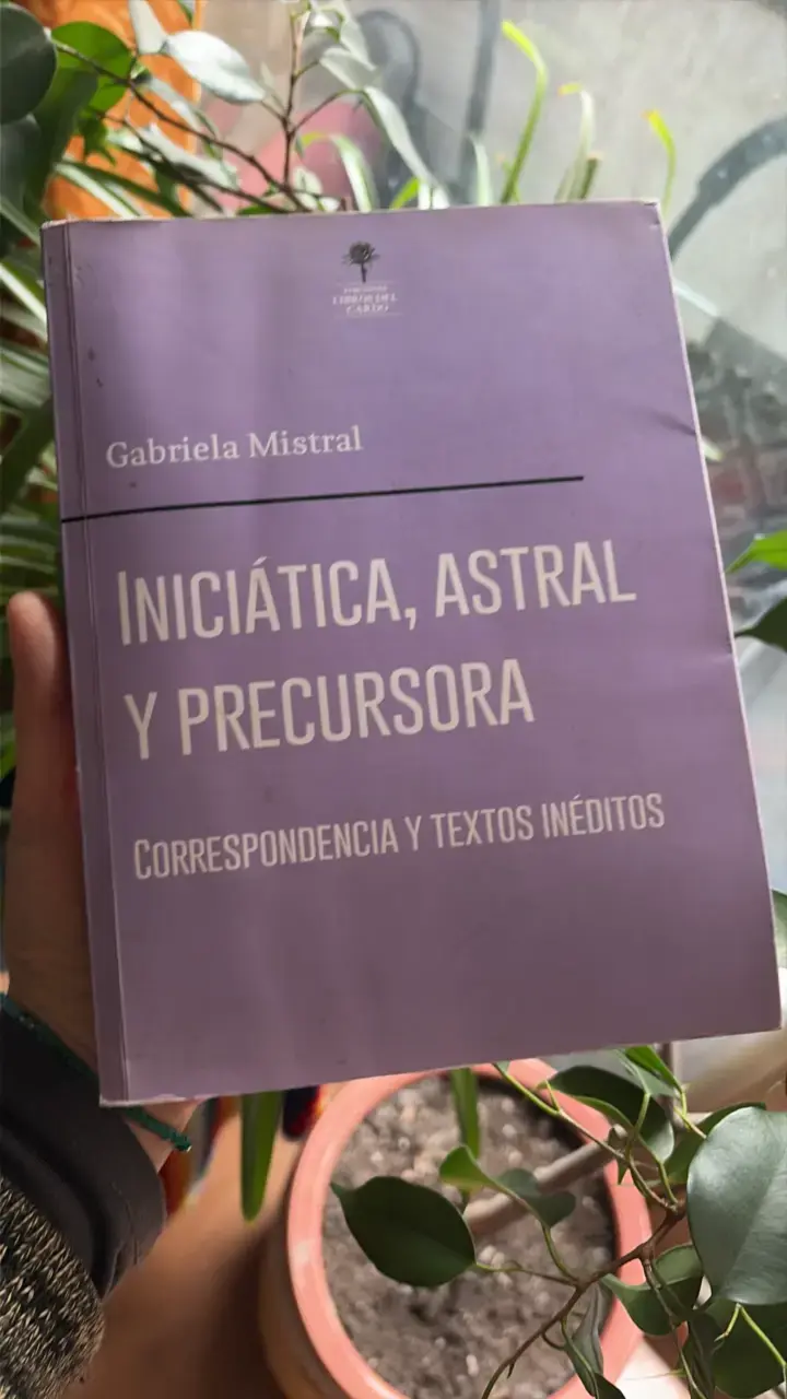 Libro Iniciática, Astral y Precursora de Gabriela Mistral - 1