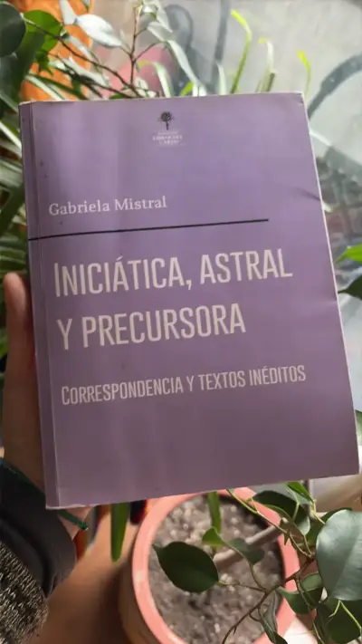 Libro Iniciática, Astral y Precursora de Gabriela Mistral - miniatura 1