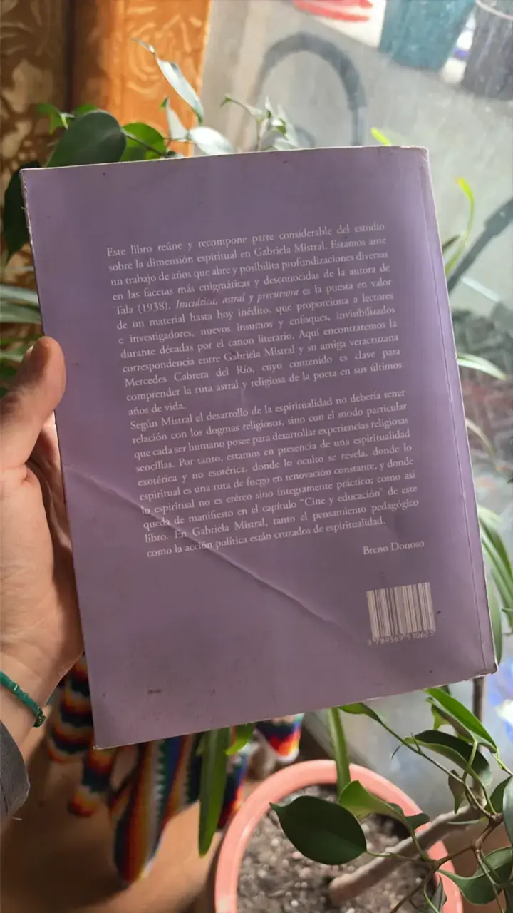 Libro Iniciática, Astral y Precursora de Gabriela Mistral - 2