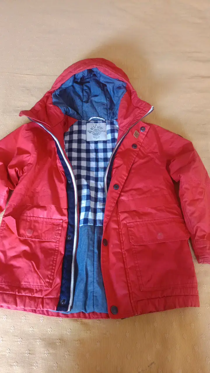 Chaqueta roja para niño con capucha - 1