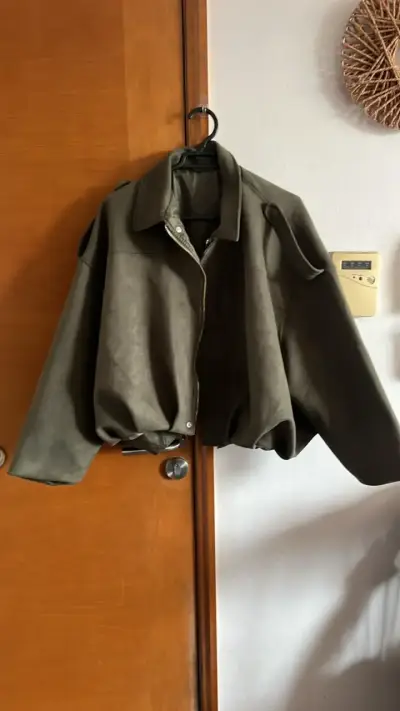 Chaqueta verde oliva estilo oversize - miniatura 1
