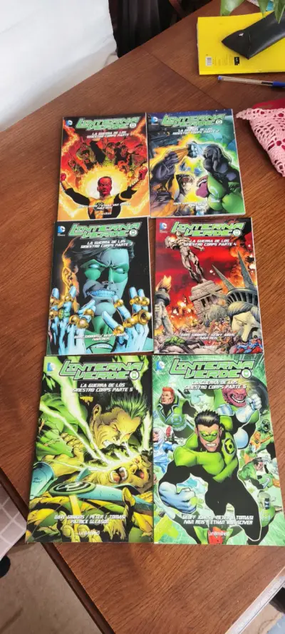 Colección de cómics de superhéroes DC y Marvel - miniatura 1