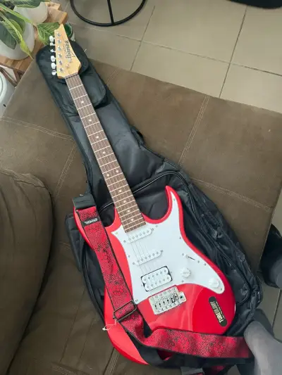 Guitarra Eléctrica Ibanez Gio Roja con Funda - miniatura 1
