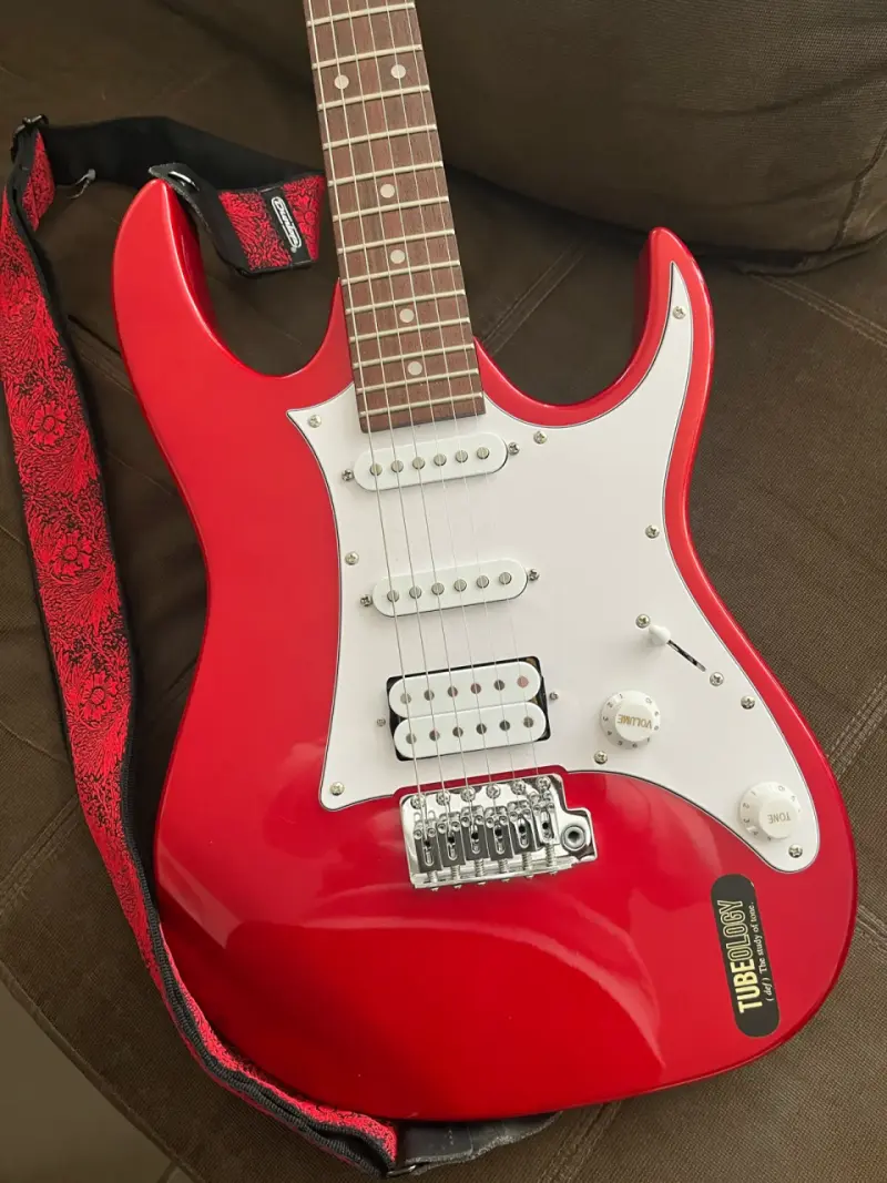 Guitarra Eléctrica Ibanez Gio Roja con Funda - 3