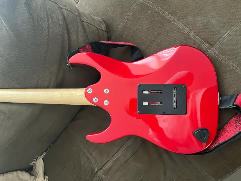 Guitarra Eléctrica Ibanez Gio Roja con Funda - 4