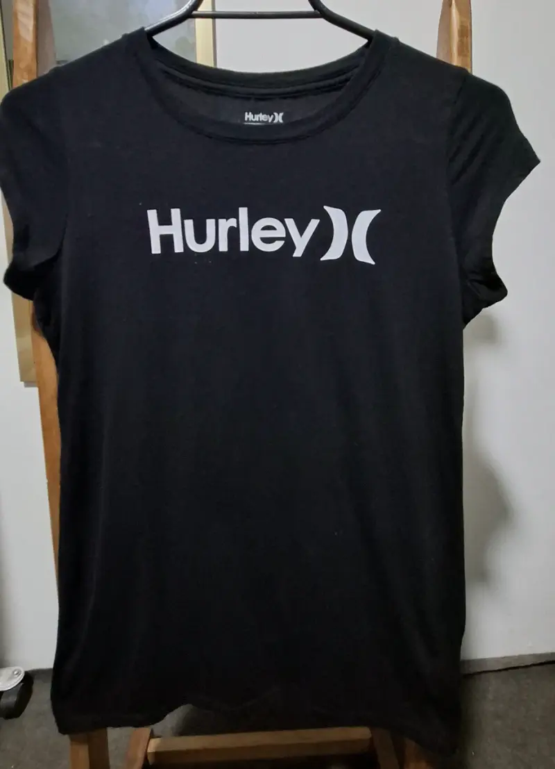 Polera negra Hurley para mujer