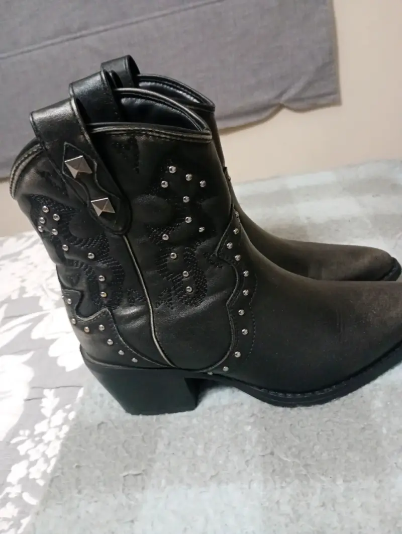 Botines de cuero negro con tachas para mujer - 2