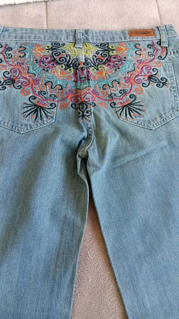 Jeans de mujer con bordado floral - 5