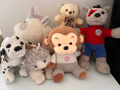 Set de peluches variados para niños - miniatura 1