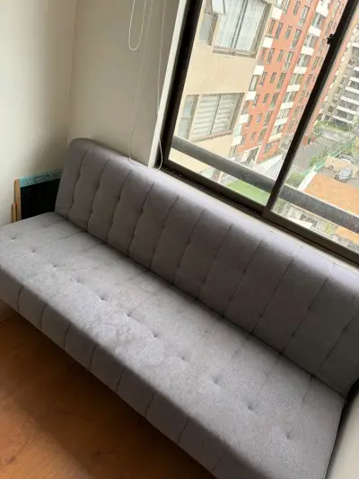 Futón cama gris moderno en buen estado - miniatura 4