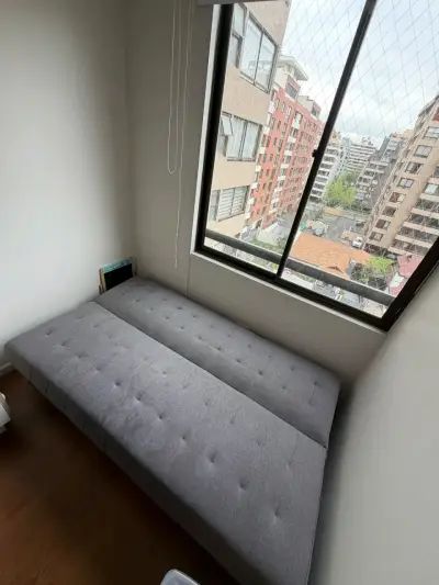 Futón cama gris moderno en buen estado - miniatura 5