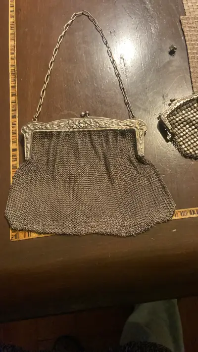 Bolso de malla metálica vintage con cierre decorativo - miniatura 1