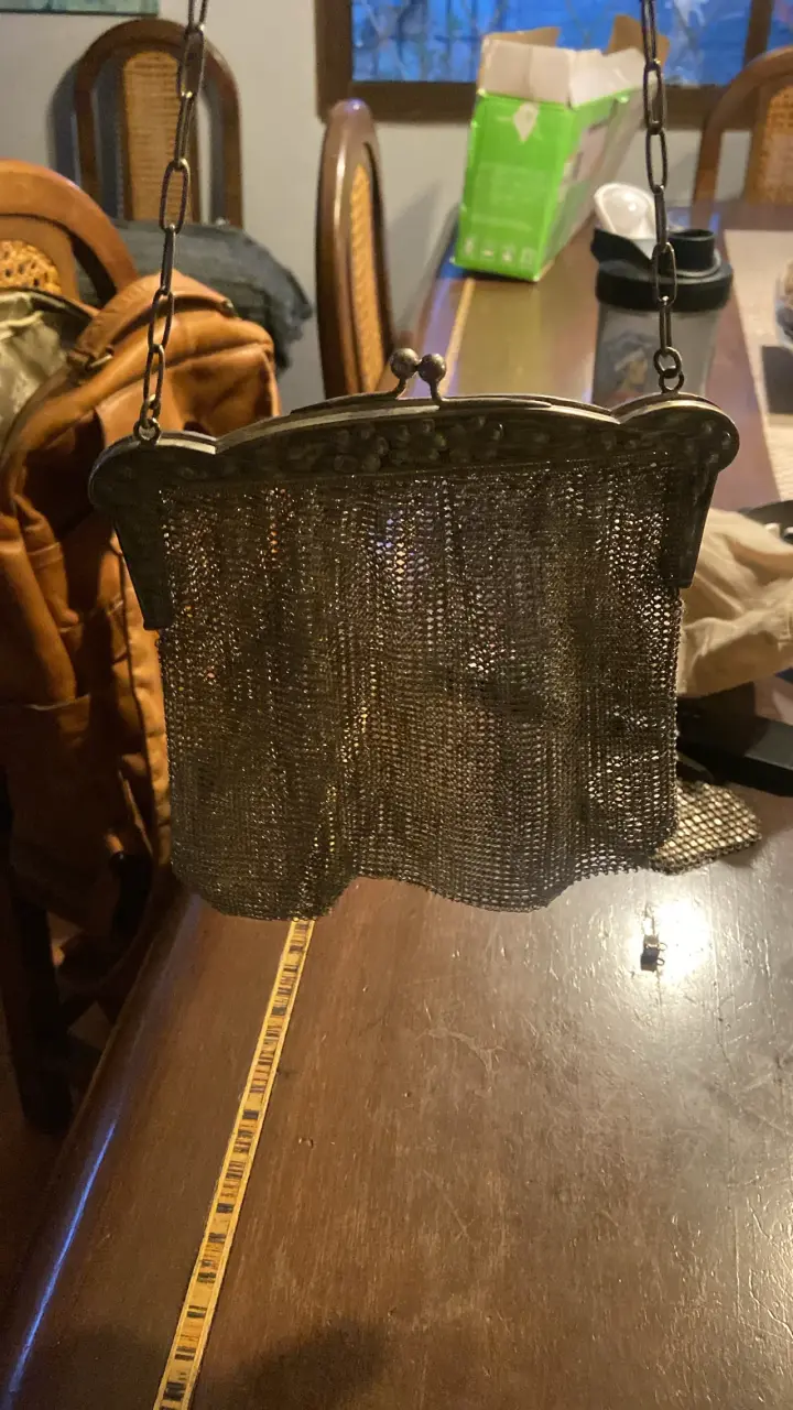 Bolso de malla metálica vintage con cierre decorativo - 2