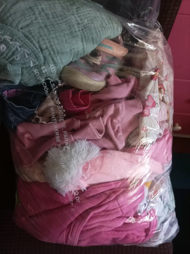 Ropa de bebé variada en buen estado - 2