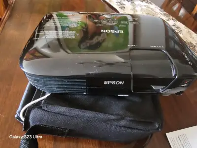Proyector Epson con control remoto Genius - miniatura 3