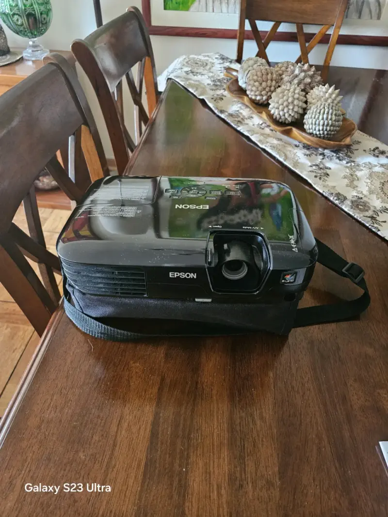 Proyector Epson con control remoto Genius - 6
