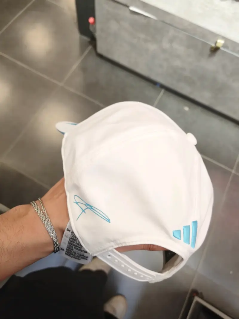 Gorra blanca Mercedes-Benz con logo bordado - 2