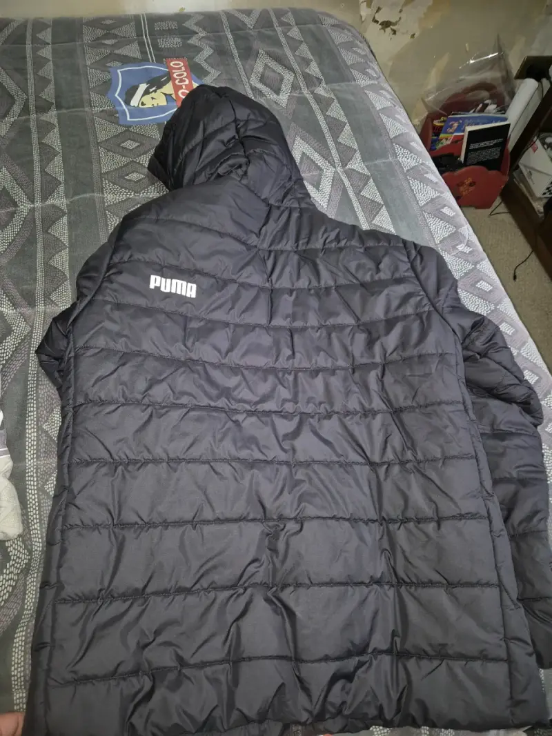 Chaqueta acolchada negra Puma con capucha - 2