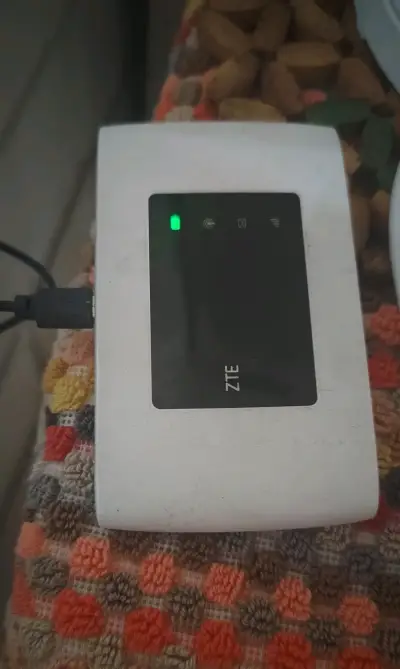 Router portátil ZTE con conexión WiFi - miniatura 1