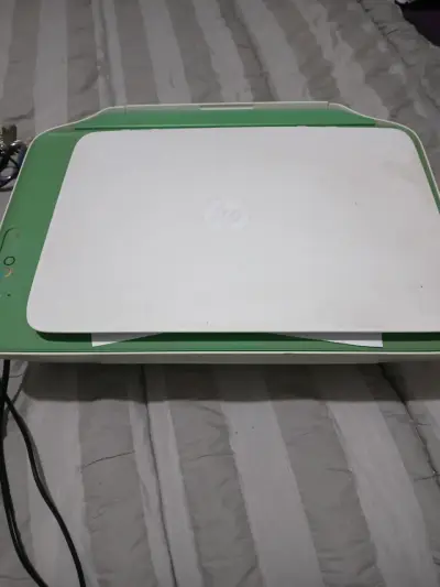 Impresora multifuncional HP verde y blanca - miniatura 1