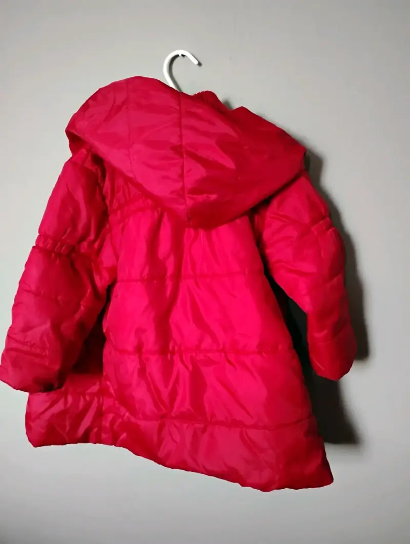 Abrigo rojo para niña con capucha - 1