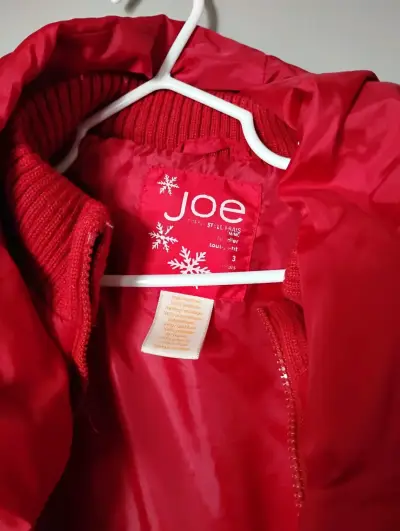 Abrigo rojo para niña con capucha - miniatura 2