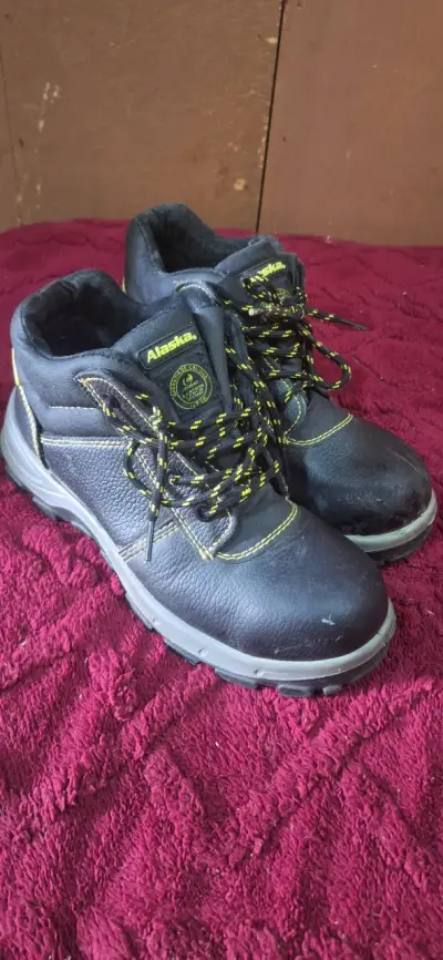 Botas de seguridad Alaska negras resistentes - miniatura 1