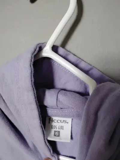 Polerón morado con capucha para niña Ficcus - miniatura 3