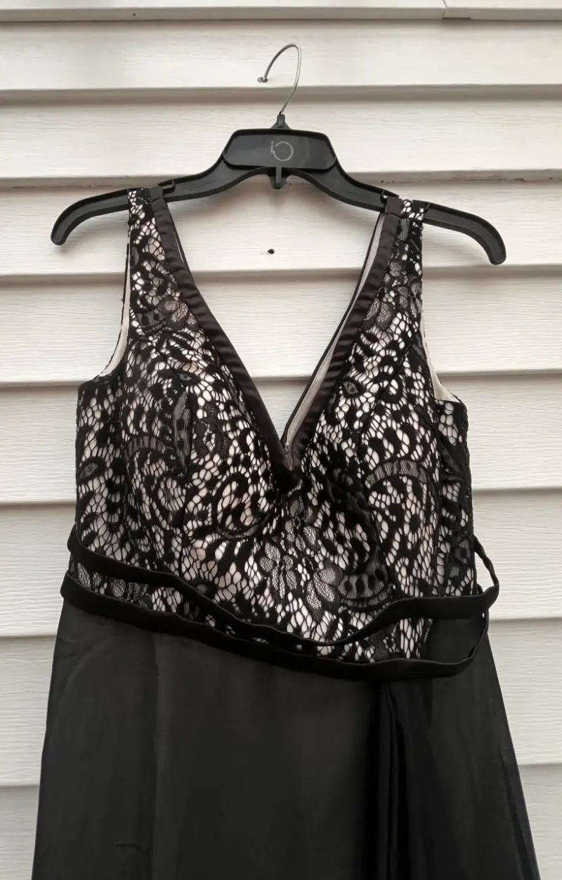 Vestido de noche negro con encaje - 2