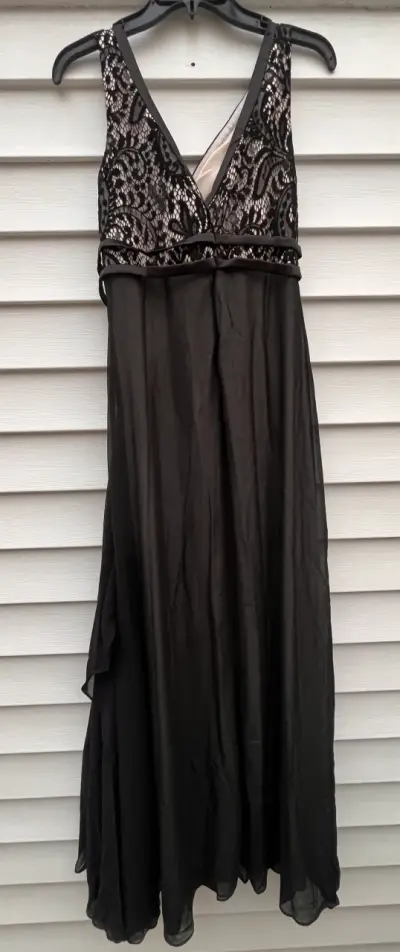 Vestido de noche negro con encaje - miniatura 3